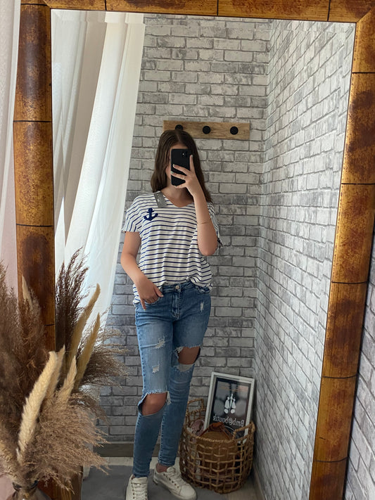 "Jean à trous femme push-up - vue de face déchiré tendance"