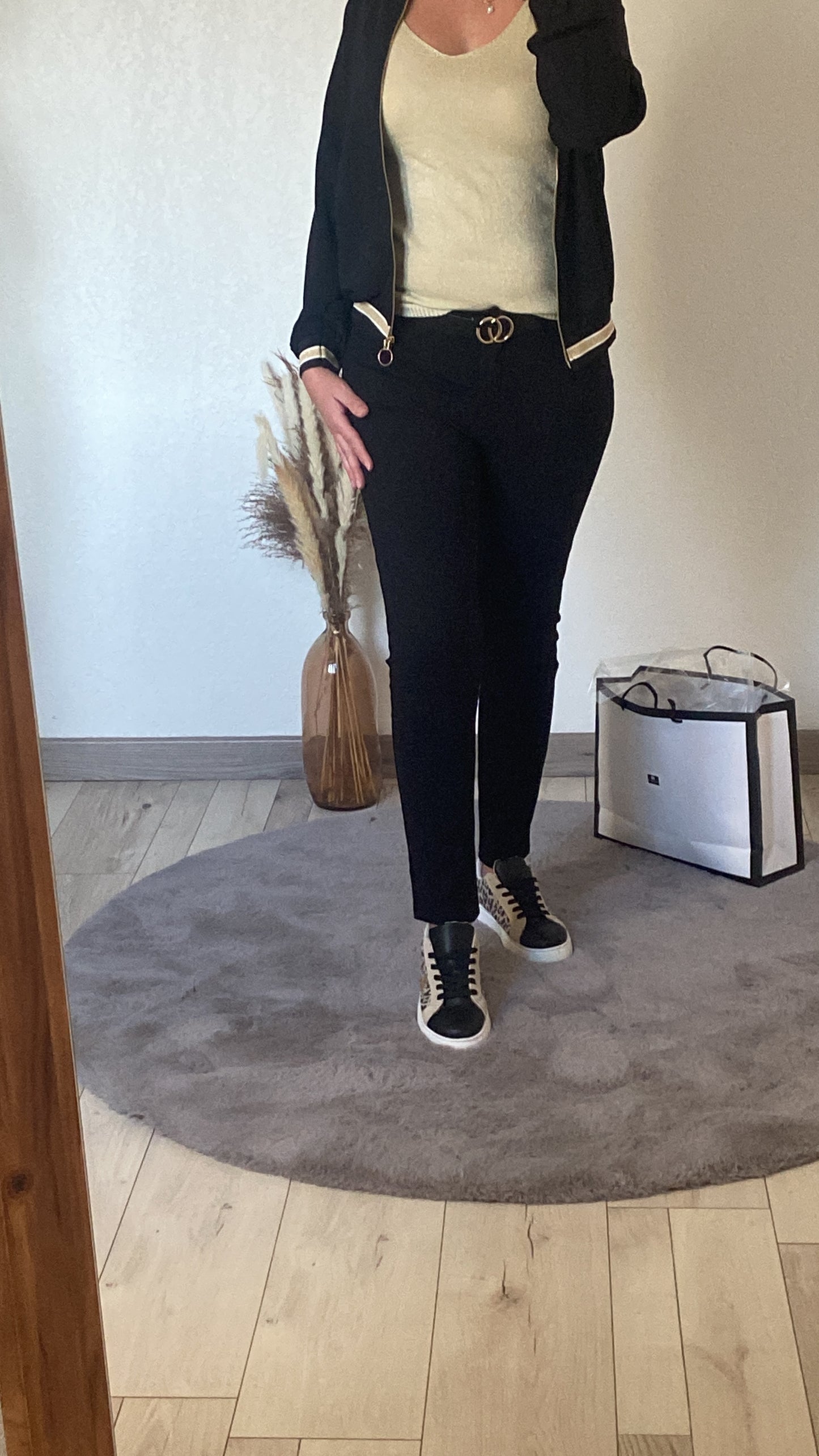 Pantalon Dominique avec ceinture - vue de face détails ceinture