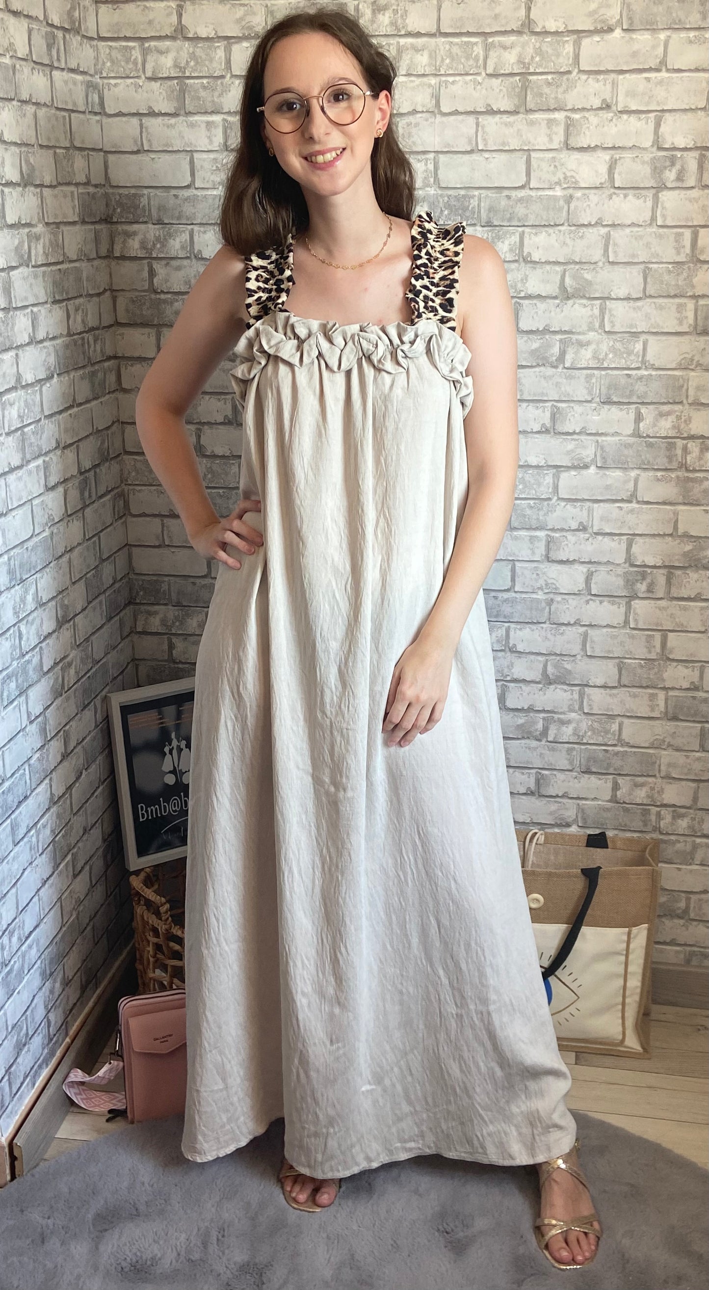 : "Robe bretelle léopard longue femme - imprimé animal print tendance"