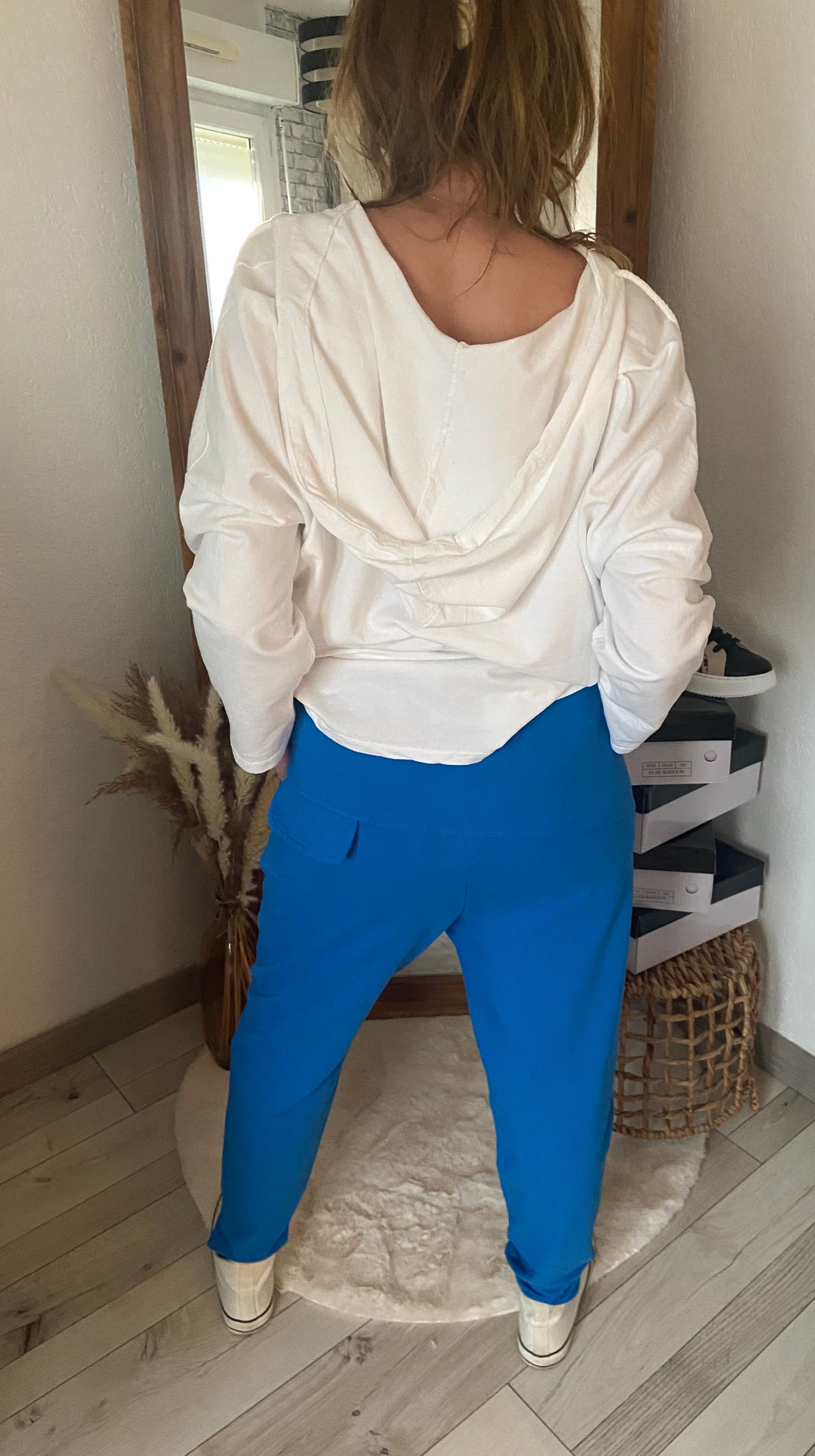  "Pull étoile femme - vue de dos ou détails motif star"