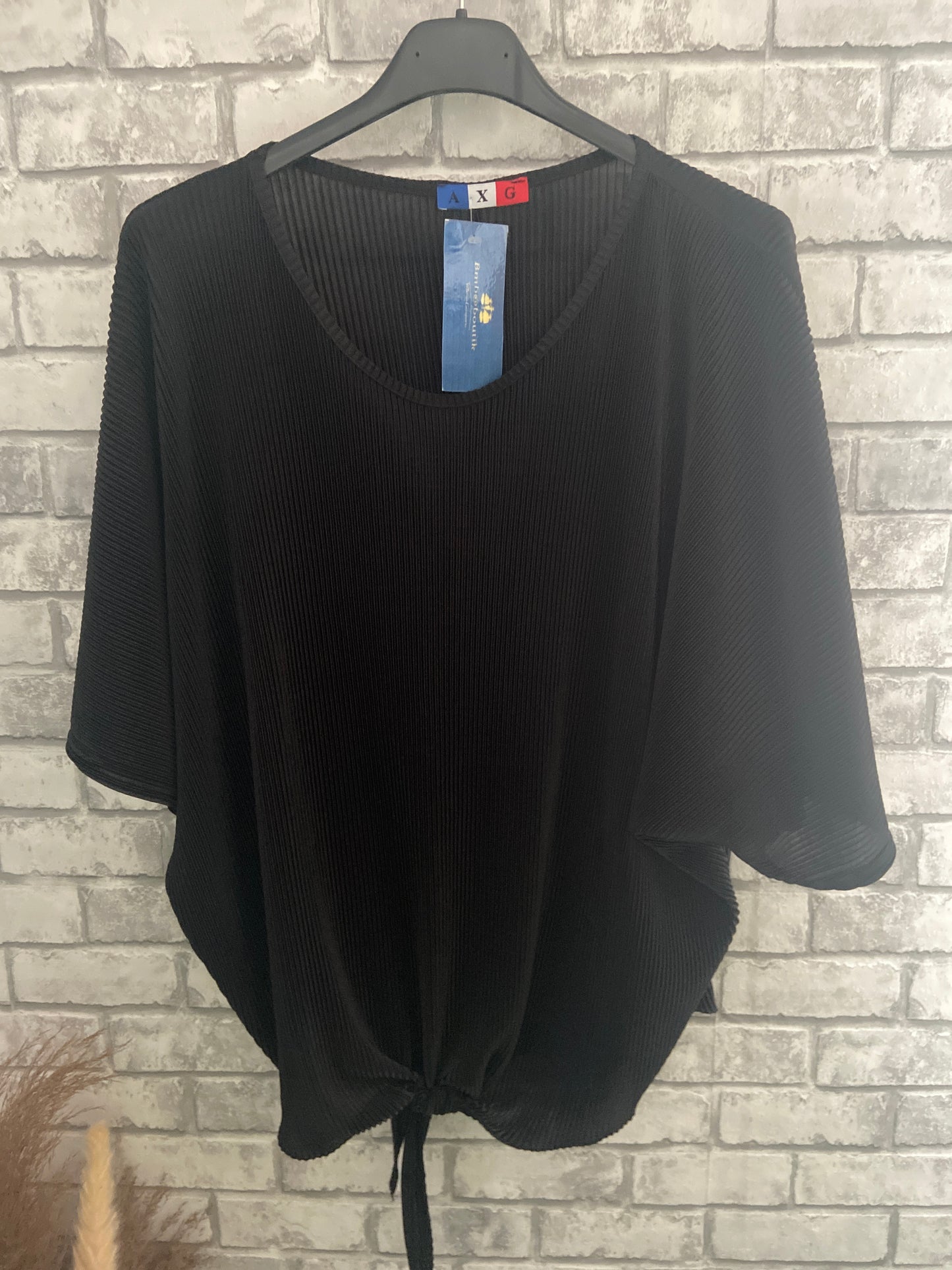 "Tee-shirt plissé manche nouée - vue portée détails coupe"