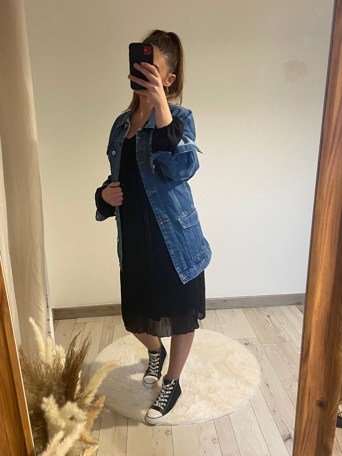 Veste en jean oversize Marie intemporelle. Coupe décontractée moderne, parfaite mi-saison. S'adapte à toutes morphologies. Qualité durable 22€.
