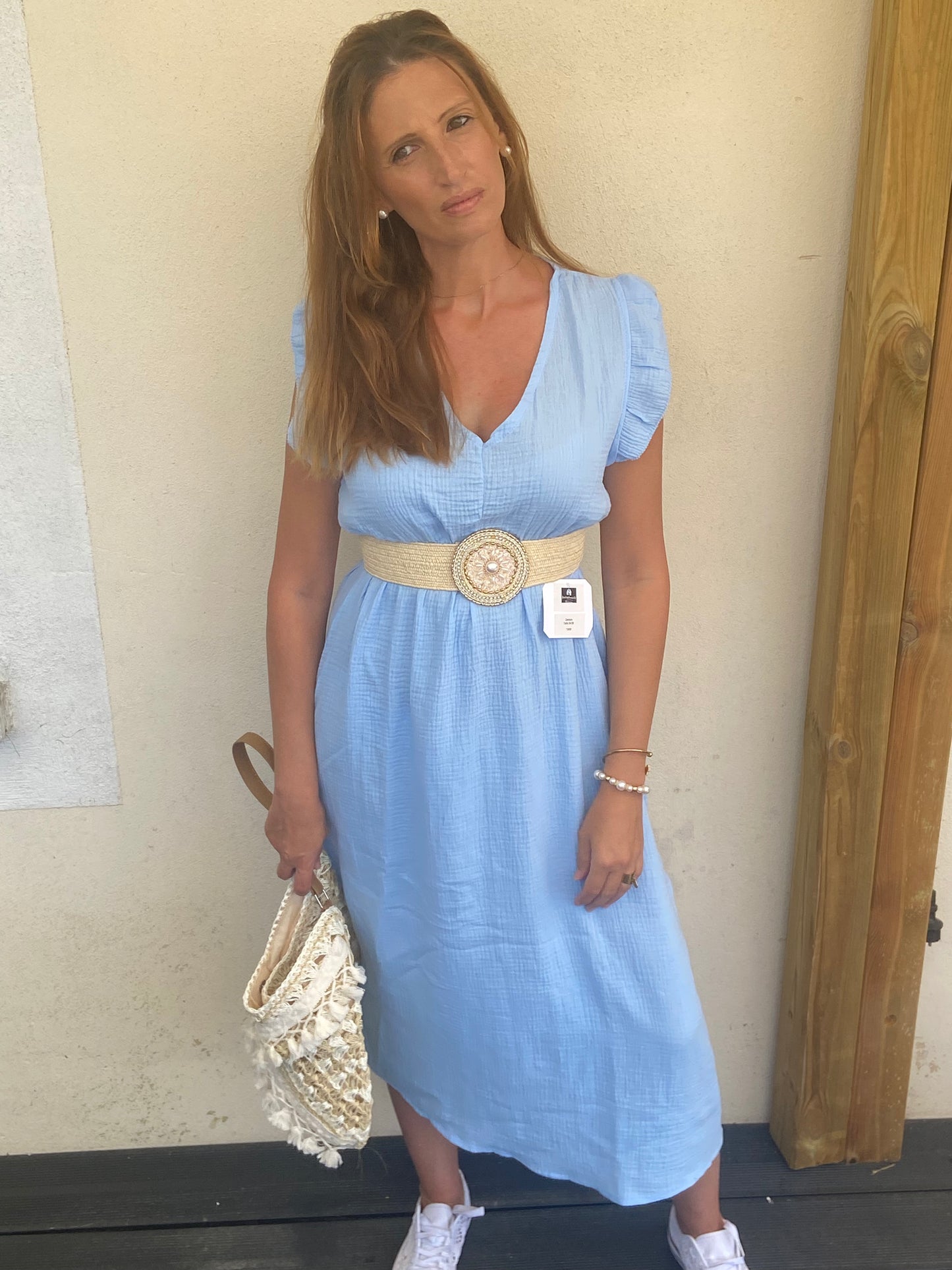 "Robe bleu femme - élégance féminine vue de face"