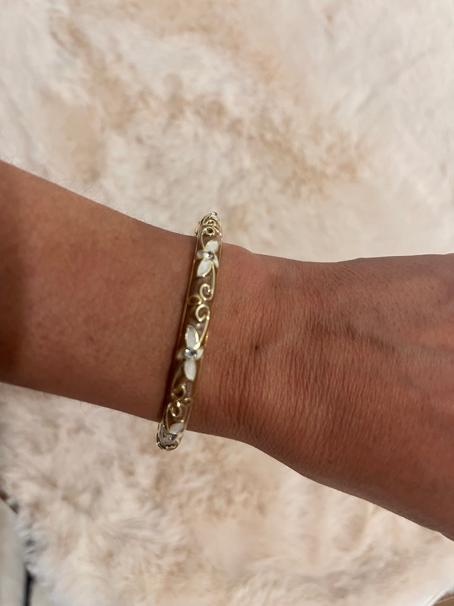 Bracelet jonc émaillé à motifs fleuris
