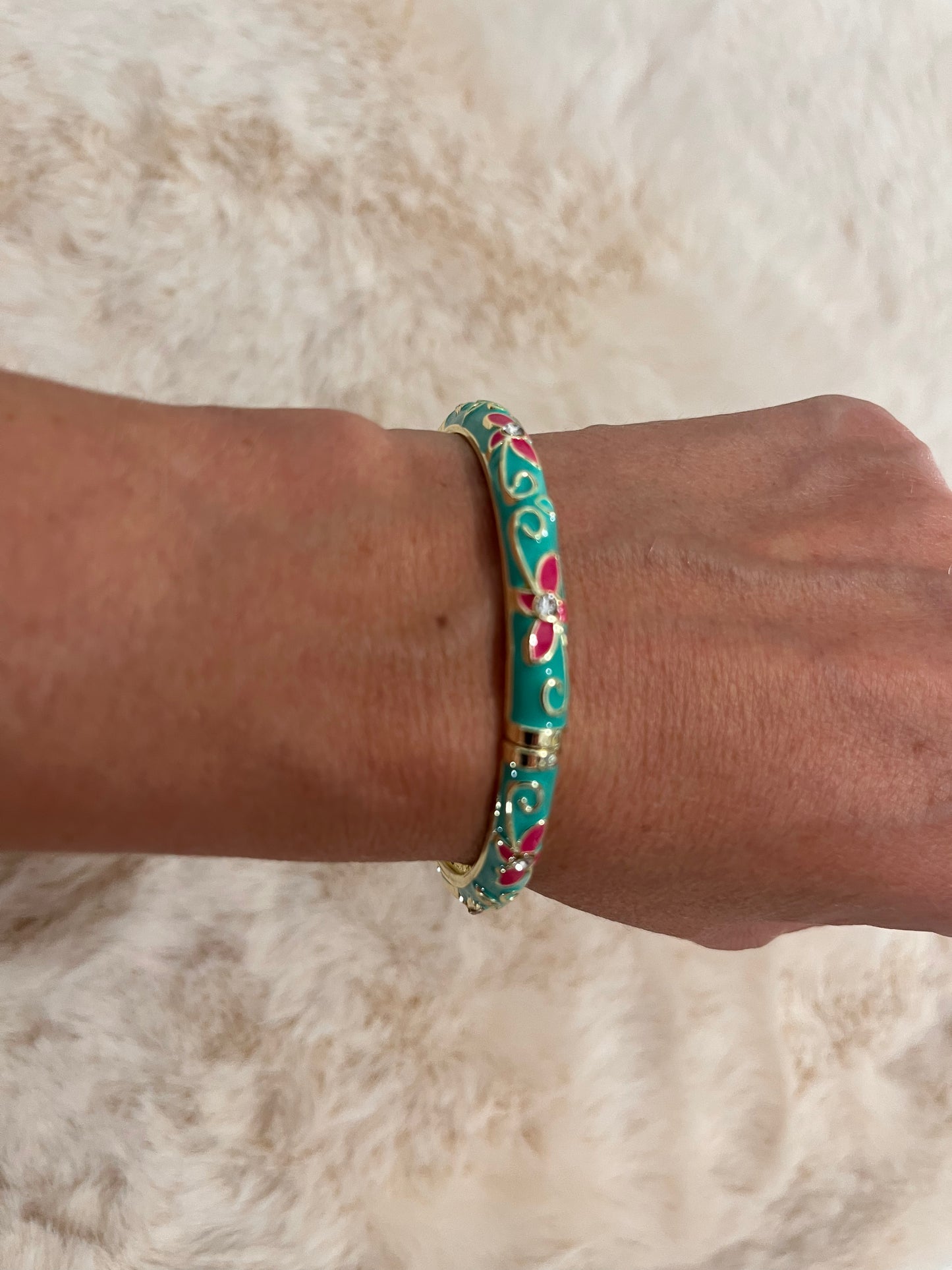 Bracelet jonc émaillé à motifs fleuris