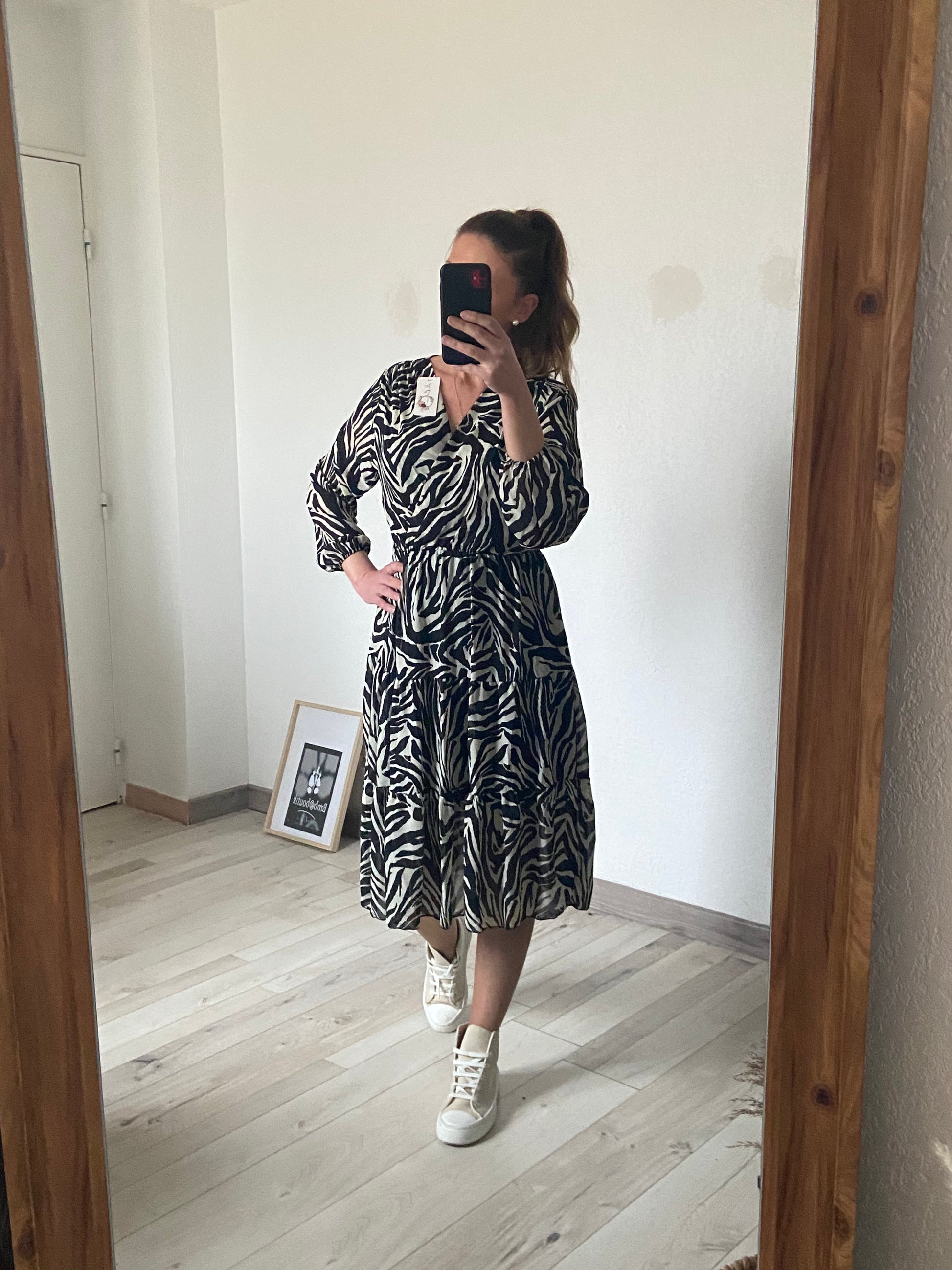 "Robe zébrée femme imprimé rayures - vue de face tendance"