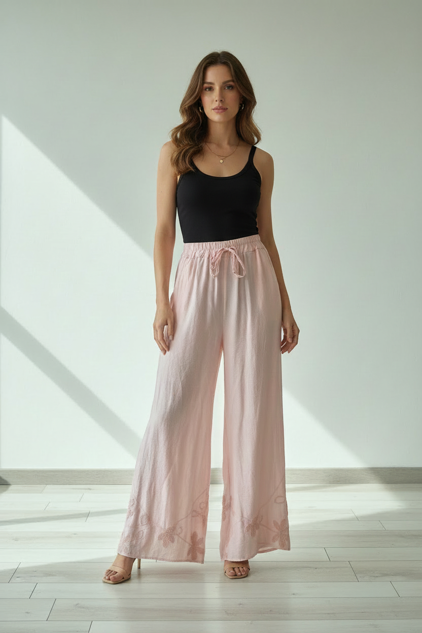 Pantalon Fluide Brodé Rose avec haut noir